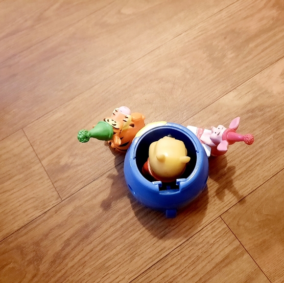 SOLD Winnie The Pooh Birthday Figurines - Picture 6 of 9